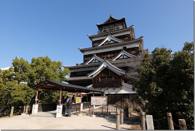 天守と南小天守跡（手前）