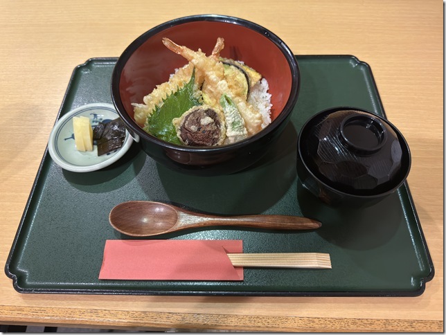 夕飯はホテル