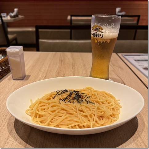 明太子パスタと生ビール