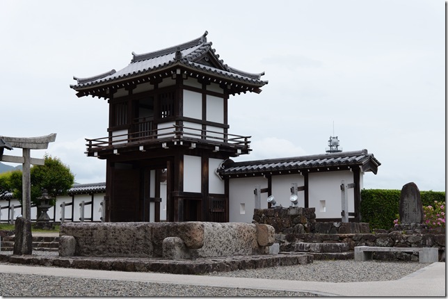釣鐘門