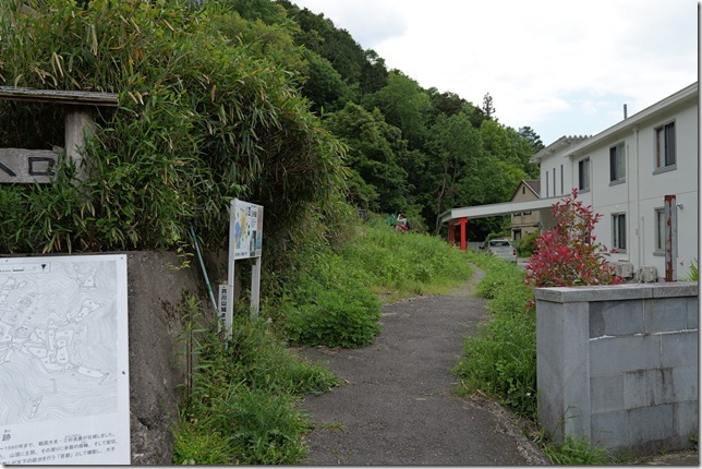 芥川山城跡上の口側入口