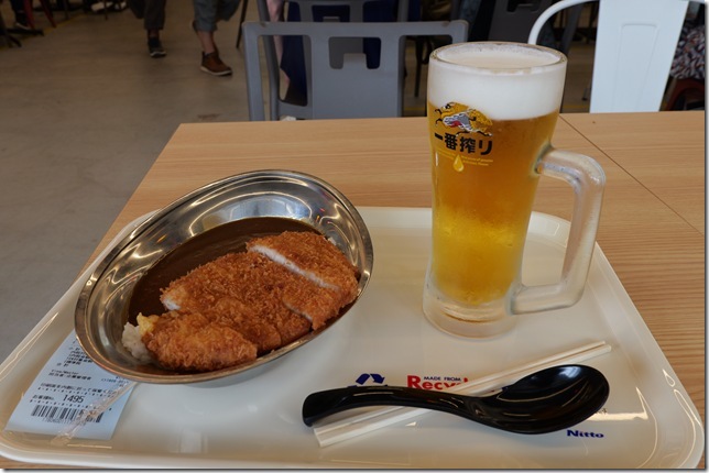 生ビールととんかつカレー