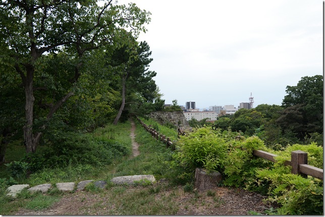 乾櫓跡から天守台