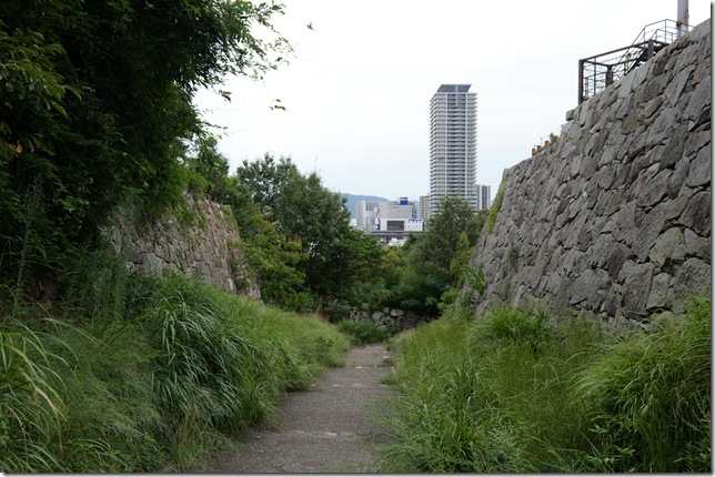 東帯郭