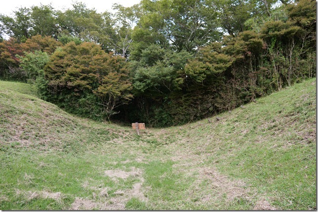 二の郭と三の郭間の堀切