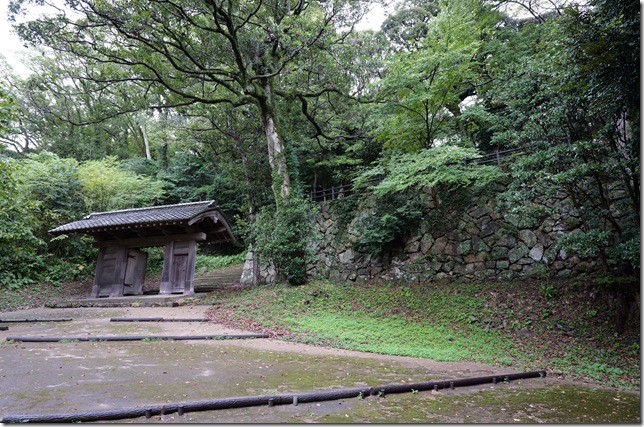 旧浜田県庁表門と石垣