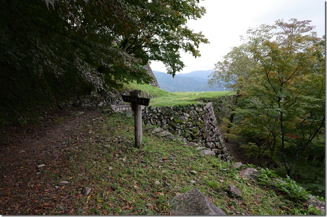 三の丸の南側へ