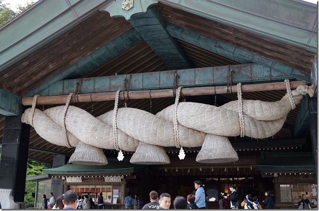 神楽殿のしめ縄