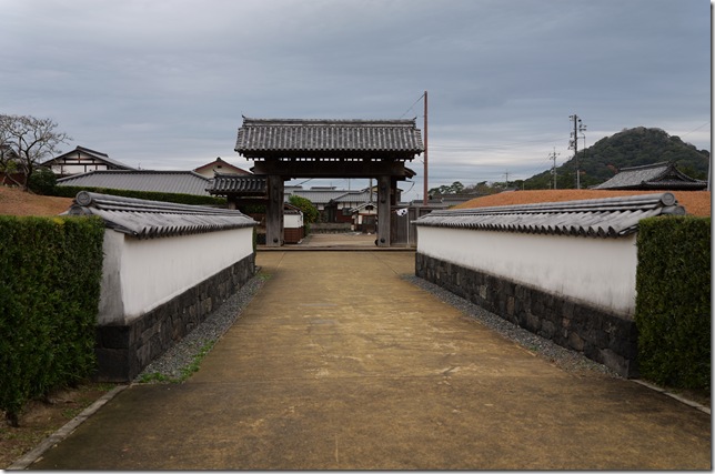 北の総門・土塀付き土橋