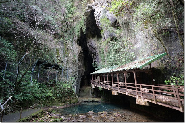 洞正面入口