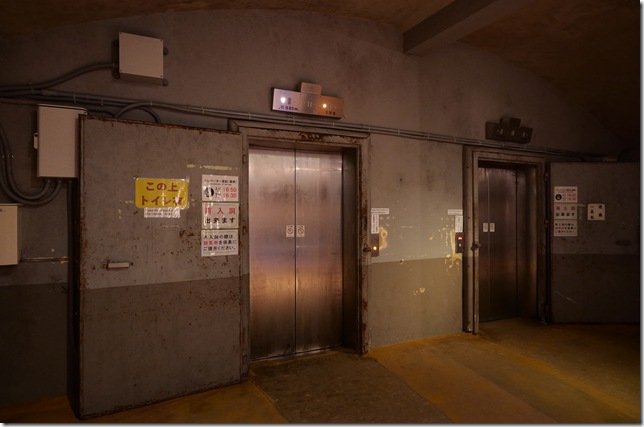 秋吉台のエレベーター