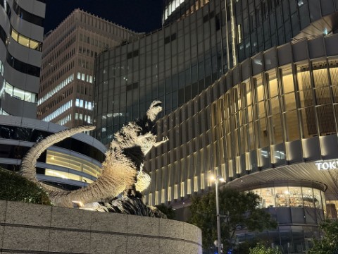 ゴジラ像