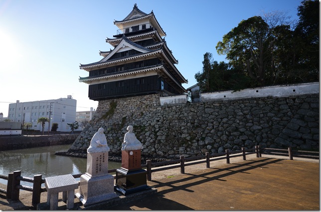 黒田官兵衛（如水）像と正室光姫像