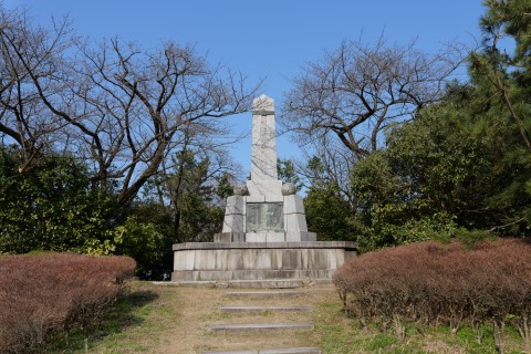 瑞龍前田公遺徳碑