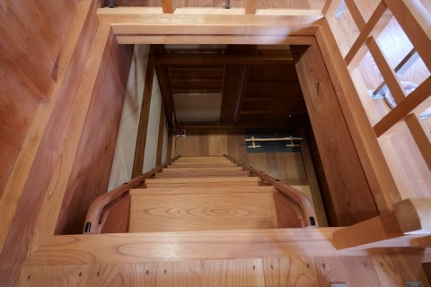 橋爪門二の門・番所へ降りる階段