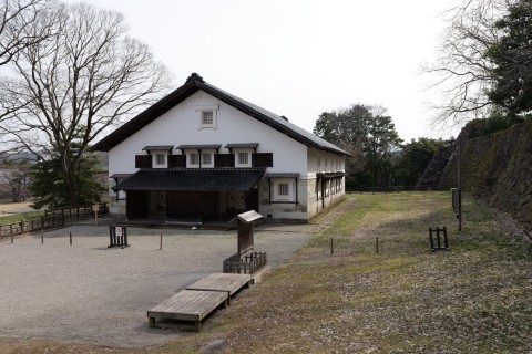 土蔵（鶴丸倉庫）