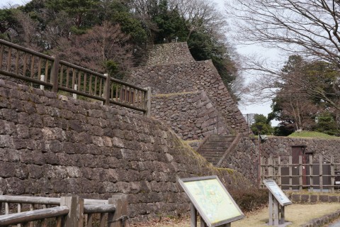 鯉喉櫓台と本丸南面高石垣