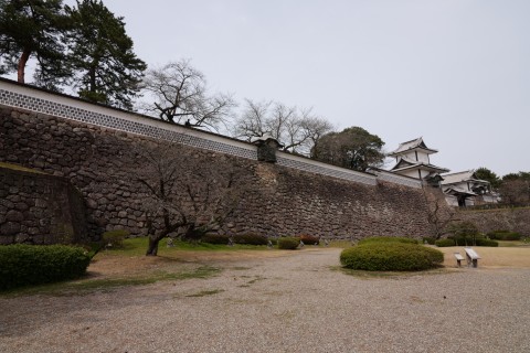 三の丸東面石垣と石川門