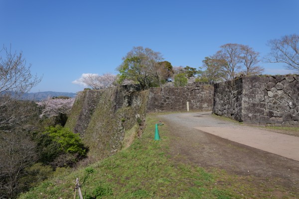 西中仕切跡と三の丸石垣