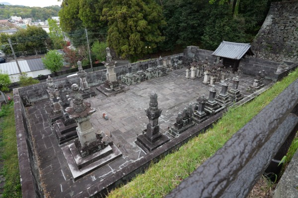 旧藩主内藤家墓所