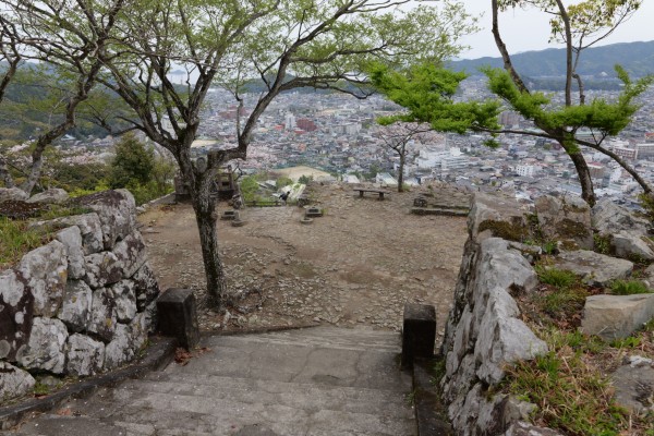 本丸からの本丸外曲輪