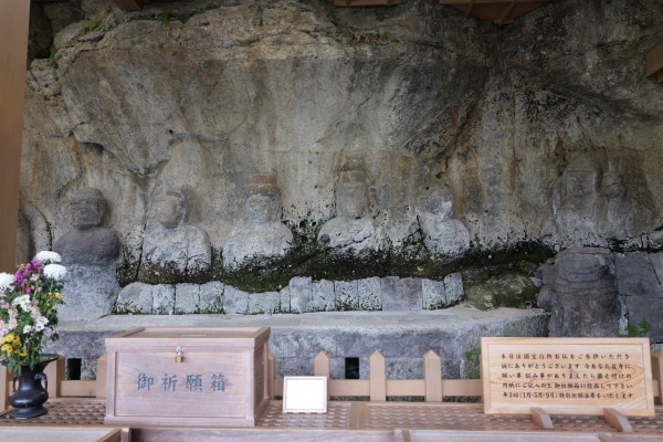 古園石仏（右側）