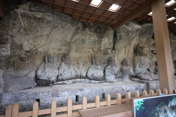 古園石仏（左側）