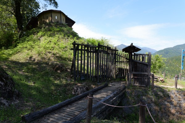 本曲輪下の段虎口