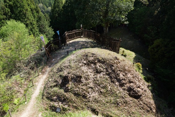 二の曲輪からの三の曲輪