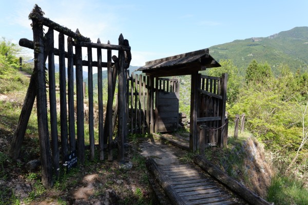 本曲輪下の段の城門