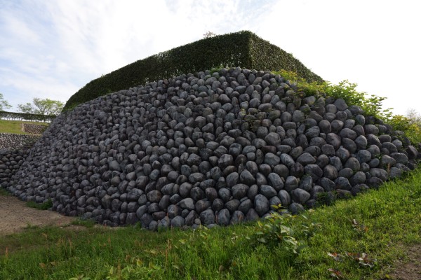 本丸南斜面中段の石垣