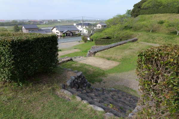 本丸南斜面中段より