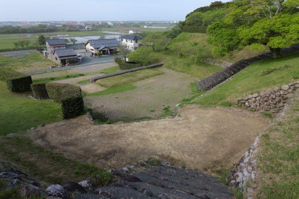 本丸への石段より