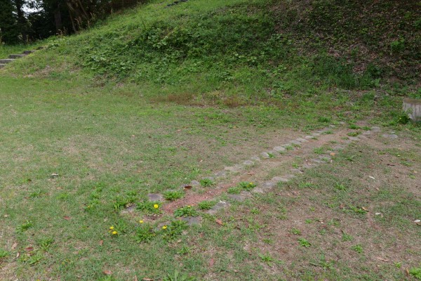 地覆石溝状石列遺構