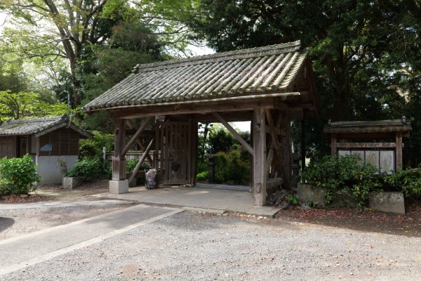 撰要寺山門（横須賀城移築不開門）