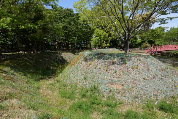 丸馬出・三日月堀