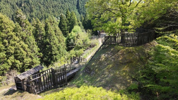 本曲輪からの二の曲輪