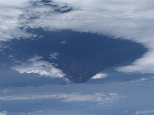 雲海に浮かぶ富士山