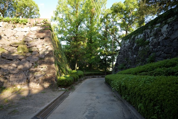 唐人櫓跡(左)・北九間櫓跡(右)