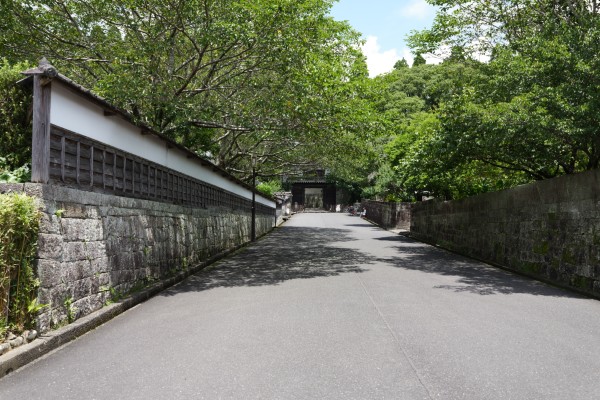 大手門に続く道
