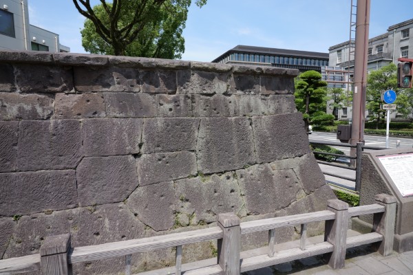 私学校石垣の西南戦争時の弾痕