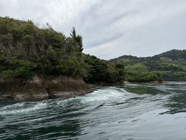 矢櫃下の激しい潮流