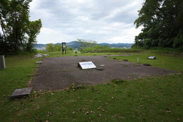 礎石建物跡