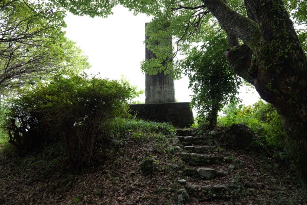 岡豊城址標柱