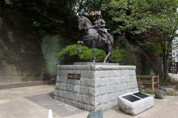 加藤嘉明公騎馬像