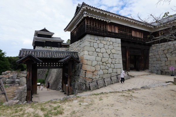戸無門・筒井門(東続櫓・西続櫓)