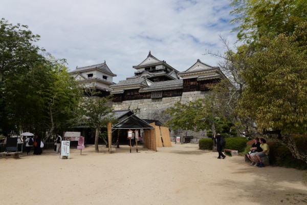 天守と券売所