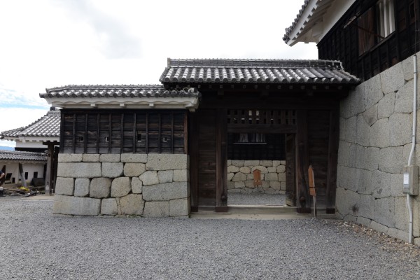 三ノ門東塀・三ノ門