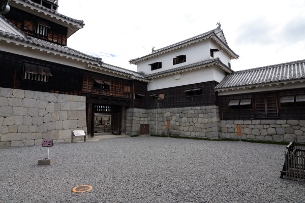 筋鉄門・小天守・多聞櫓