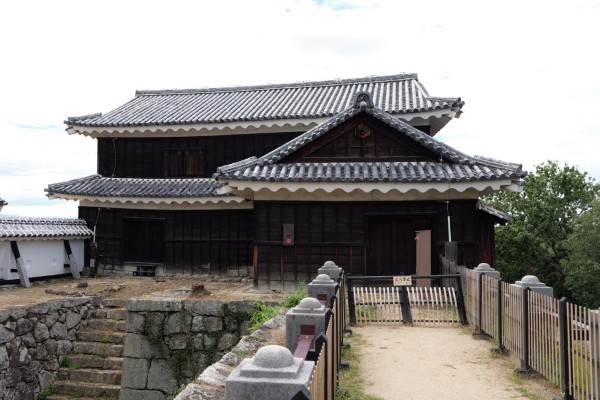 乾櫓・ 乾門西塀 